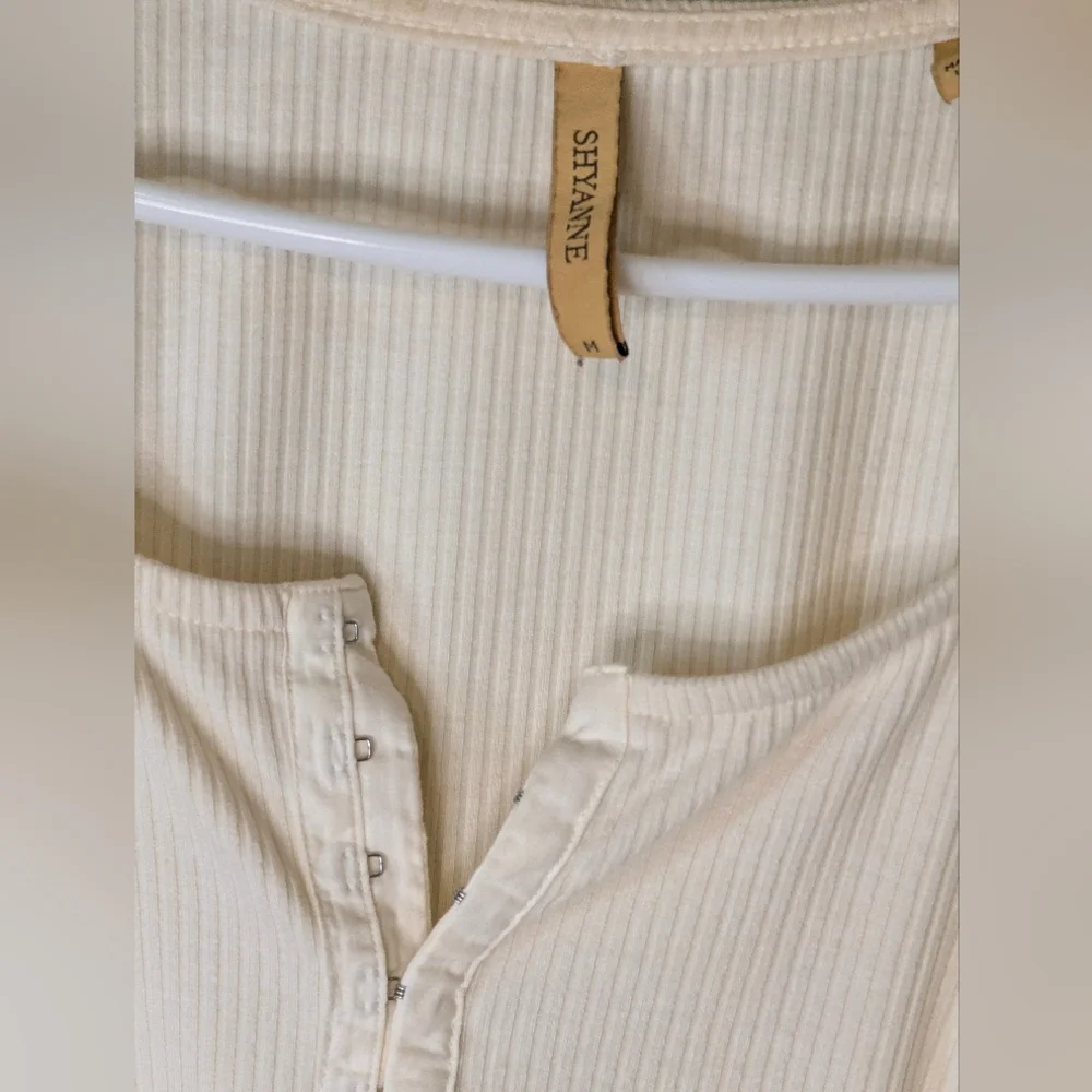 Shyanne Cream Ribbed Hook-and-Eye Corset Design Long Sleeve Top - Picture 2 of 6